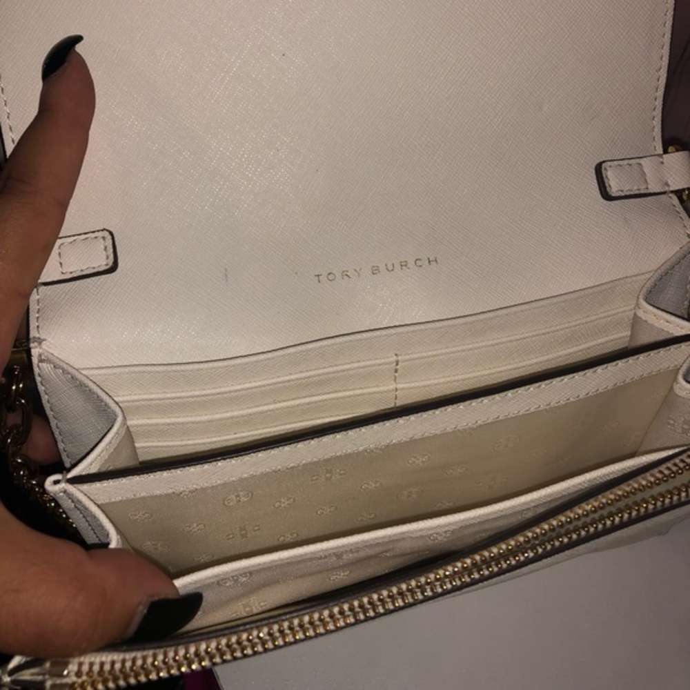 Tory Burch Robinson Chain Wallet - Picture 4 of 7